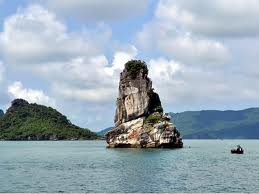 Dau Moi Islet in Halong bay