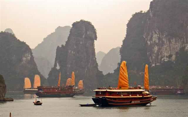 Halong Baitho junk