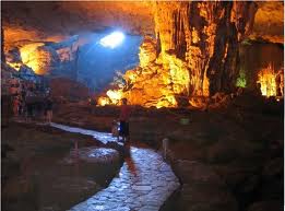 Me Cung Grotto