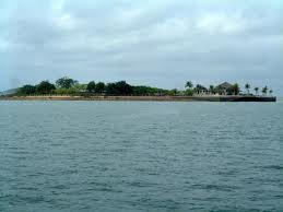 Reu island in Halong bay