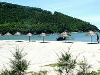 Tra Co Beach in Halong Bay