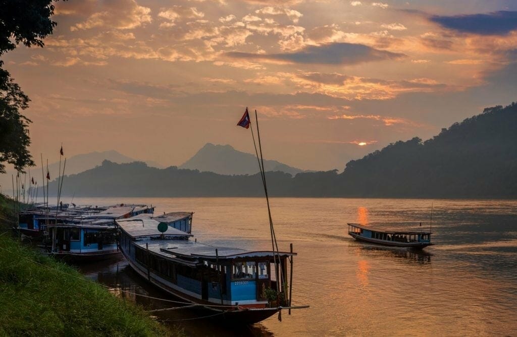 6-DAY LAOS CRUISING HOLIDAY ON THE MEKONG SUN BOAT 6-DAY LAOS CRUISING HOLIDAY ON THE MEKONG SUN BOAT