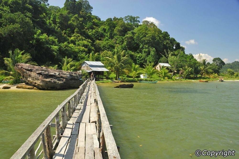 CAMBODIA SOUTHERN HONEYMOON HOLIDAY ON BEACH