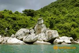 Amazing rocky walls in Cham Islet
