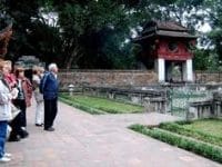 Volunteer tour guides a hit with foreigners