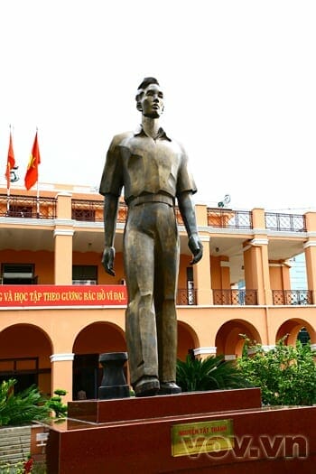 Ho Chi Minh statue