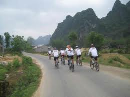 Adventure tourists enjoy pushing it to the limit in scenic Ninh Binh