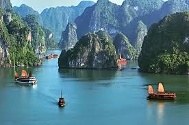 Ha Long tourist boats must be painted in white
