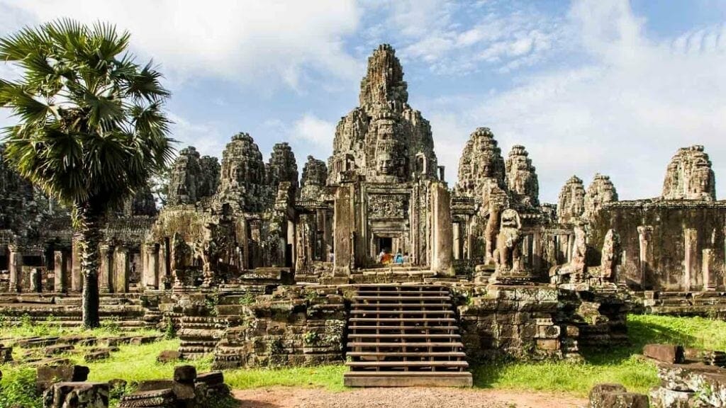 ROMANTIC VIETNAM AND CAMBODIA HONEYMOON HOLIDAY - 10 DAYS ROMANTIC VIETNAM AND CAMBODIA HONEYMOON HOLIDAY - 10 DAYS