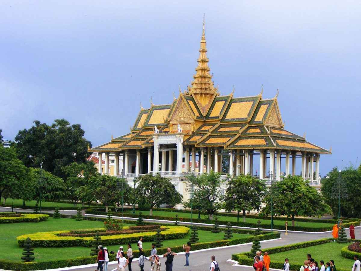 12– DAY TOUR IN CAMBODIA & VIETNAM 12– DAY TOUR IN CAMBODIA & VIETNAM