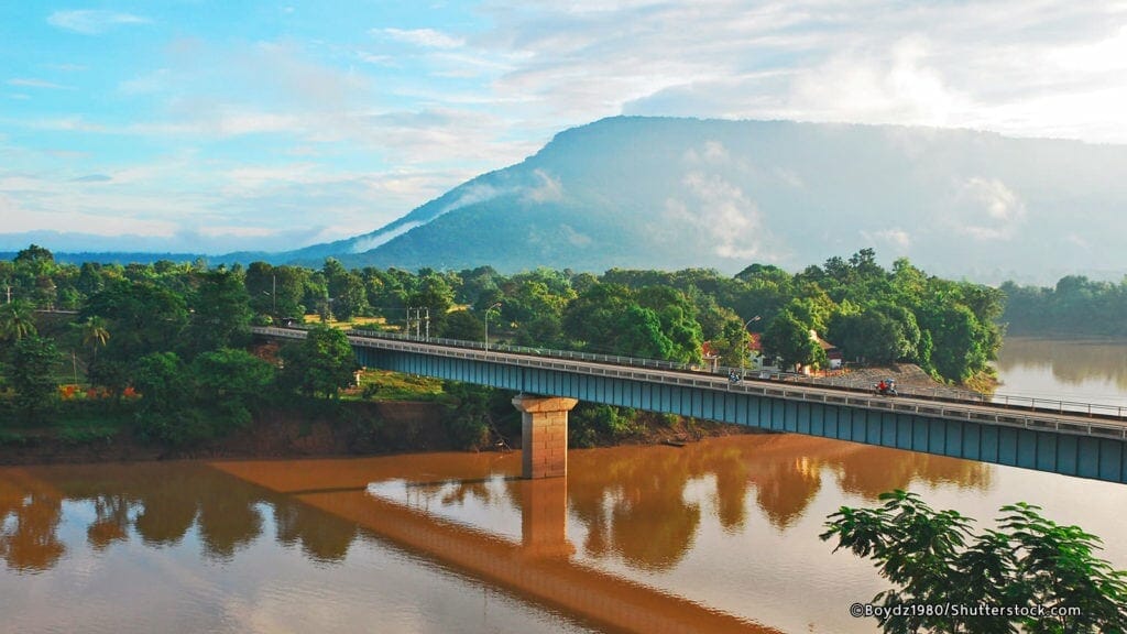 LAOS DISCOVERY TOUR ON WAT PHOU CRUISE