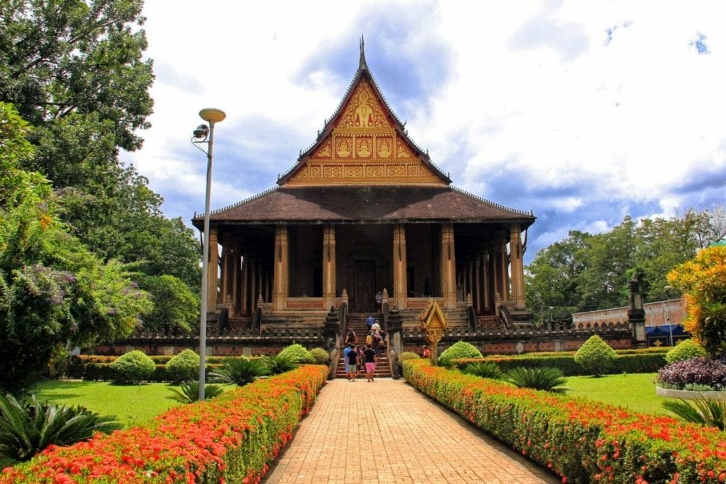 Vientiane Stopover Tour to Explore Pagodas, Museums and Nam Ngum Lake