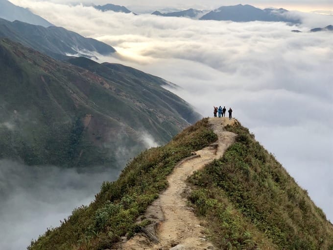 Joyful Hanoi Backroad Motorbike Tour to Mai Chau and Ta Xua peak - 3 Days Joyful Hanoi Backroad Motorbike Tour to Mai Chau and Ta Xua peak - 3 Days