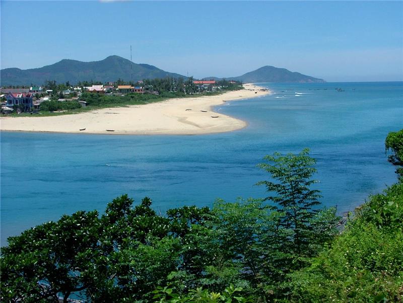 Vietnam Central Beach Tour to Da Nang, Hoi An, Hue