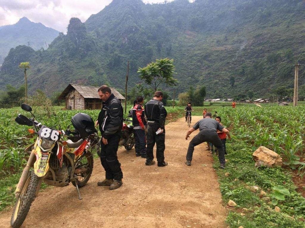 VIETNAM MOTORBIKE TOUR TO SAPA IN RUSH