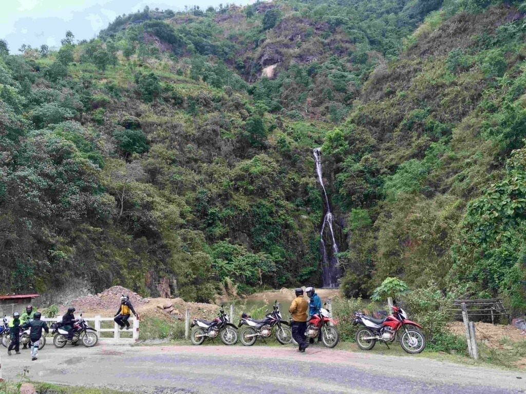 SPECTACULAR VIETNAM MOTORCYCLE TOUR TO MAI CHAU AND THAC BA LAKE - 4 DAYS