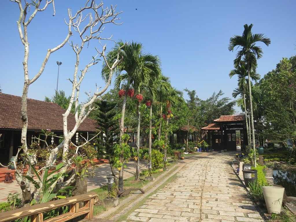 SCENIC HUE MOTORCYCLE TOUR TO PHUOC TICH ANCIENT VILLAGE SCENIC HUE MOTORCYCLE TOUR TO PHUOC TICH ANCIENT VILLAGE