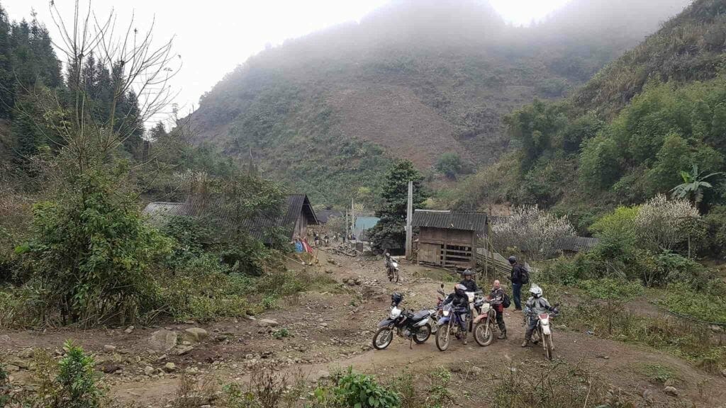 AWESOME SAPA DIRT MOTORBIKE LOOP TOUR VIA SIN HO - LAI CHAU - 2 DAYS