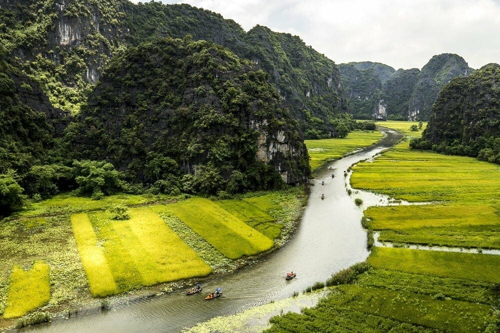PASSIONATE HANOI MOTORBIKE TOUR TO CUC PHUONG AND HOA LU AND TAM COC - 2 DAYS