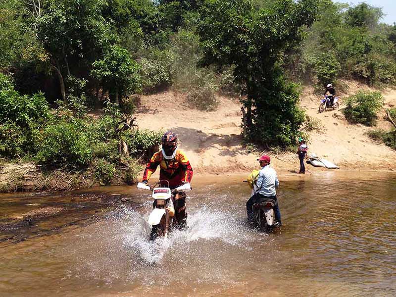 THE ULTIMATE CAMBODIA MOTORBIKE TOUR WITH BEACH