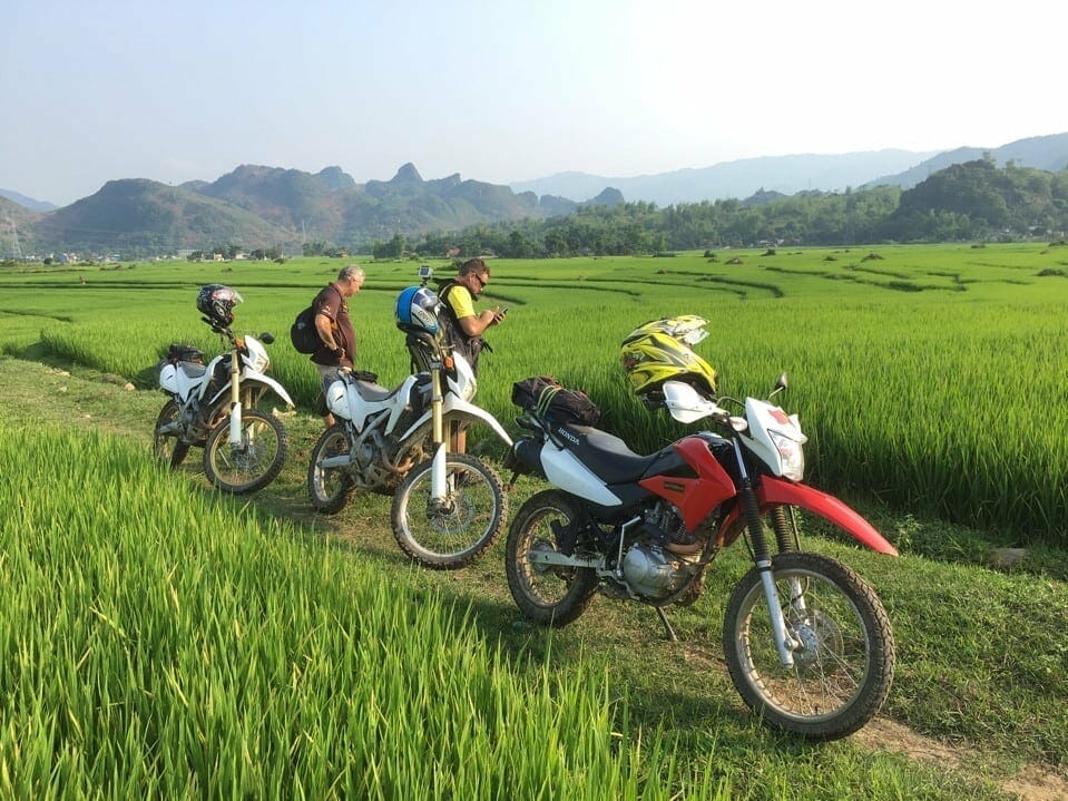SPLENDID SAIGON SCENIC MOTORCYCLE TOUR TO HANOI, CAO BANG AND HA LONG BAY - 23 DAYS SPLENDID SAIGON SCENIC MOTORCYCLE TOUR TO HANOI, CAO BANG AND HA LONG BAY - 23 DAYS