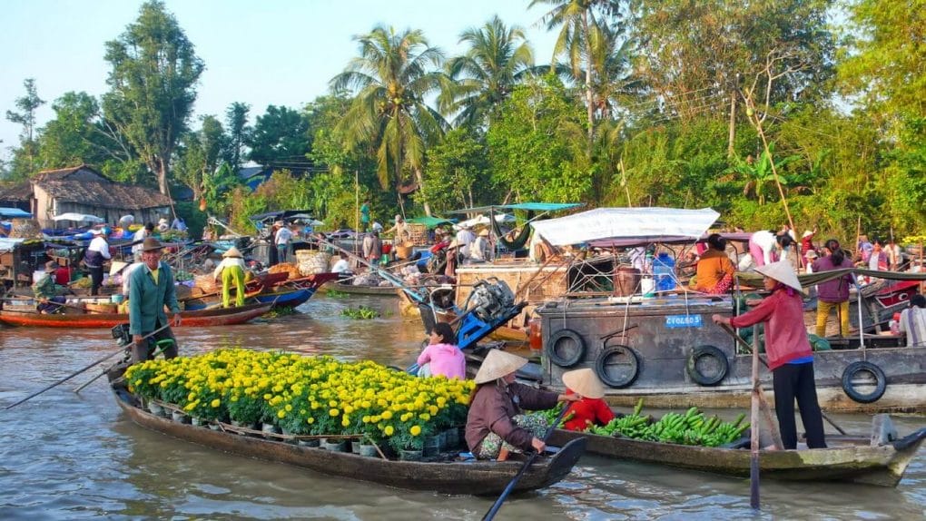 Saigon Cruise Package to Siem Reap by RV Jayavarman