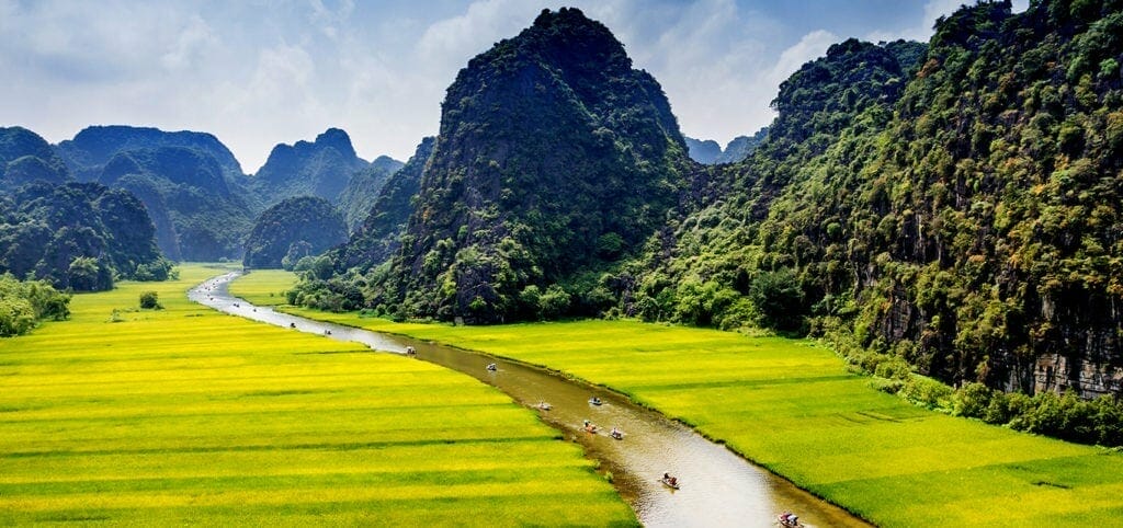 HANOI DAILY GROUP TOUR TO HOA LU AND TAM COC