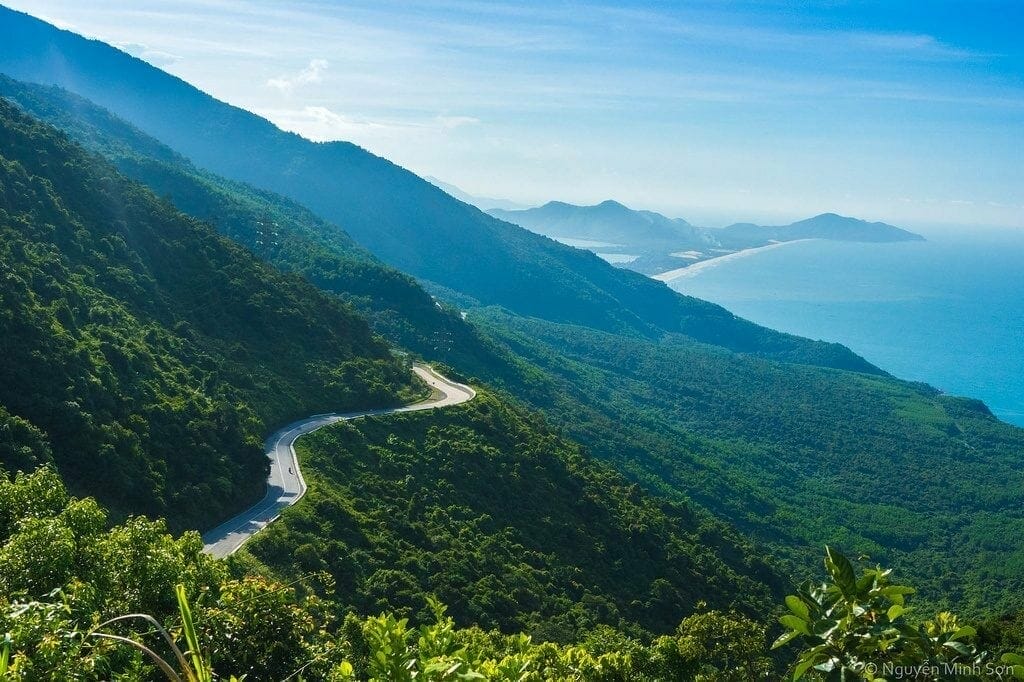 SCENIC HOI AN MOTORBIKE TOUR TO DA NANG, SON TRA PENINSULA, HAI VAN PASS