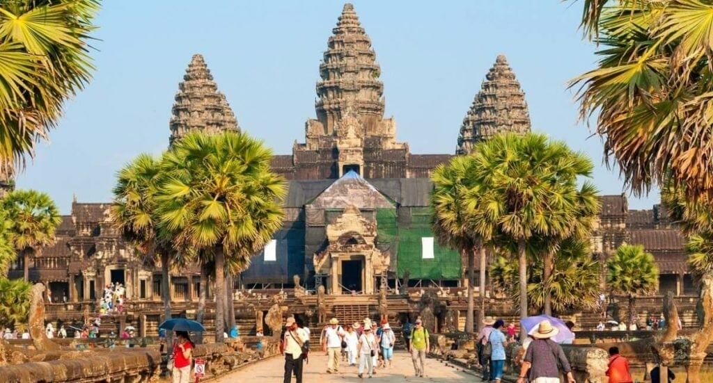 CAMBODIA HONEYMOON TOUR OF ANGKOR TEMPLES AND BEACH BREAK