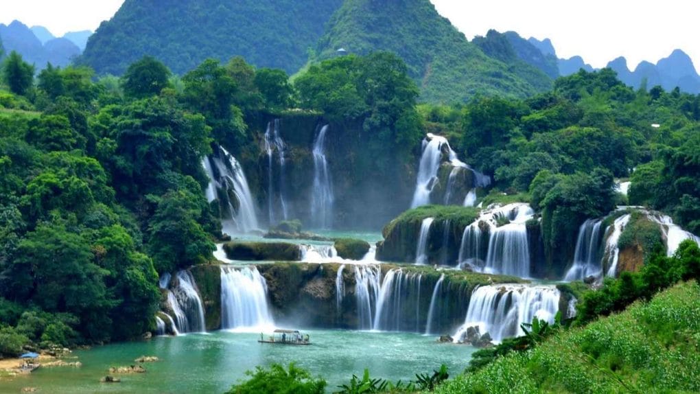 Cao Bang Motorbike Tours to Ban Gioc waterfall and homestay in Quang Uyen (Cao Bang)