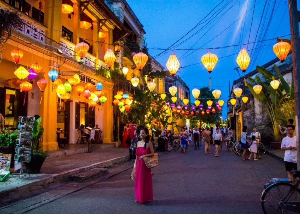 AUTHENTIC VIETNAM CENTRAL BEACH TOUR TO DANANG - HOIAN - HUE - 6 DAYS