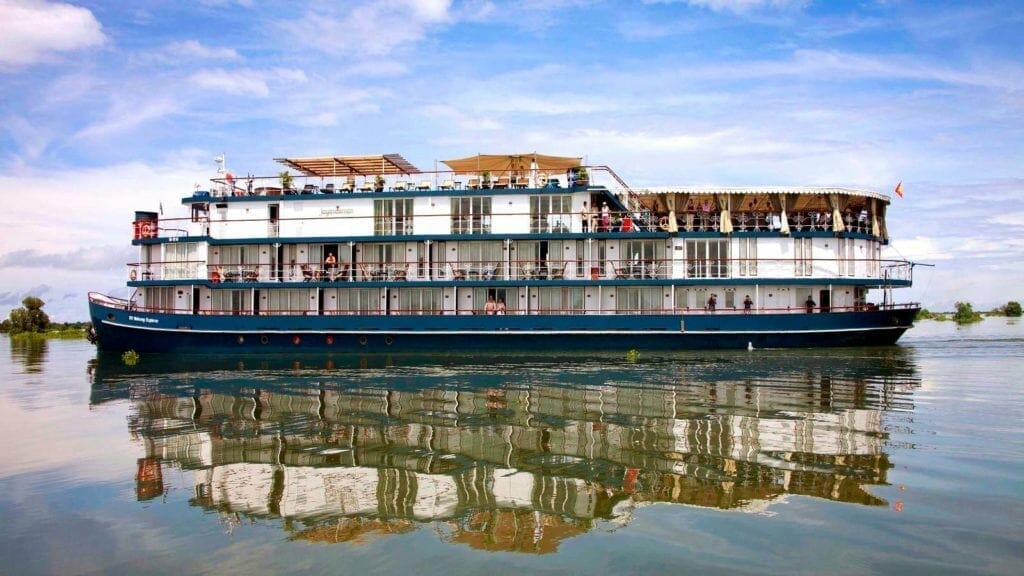 Phnom Penh Cruising Trip to Siem Reap by RV Jayavaman Cruise