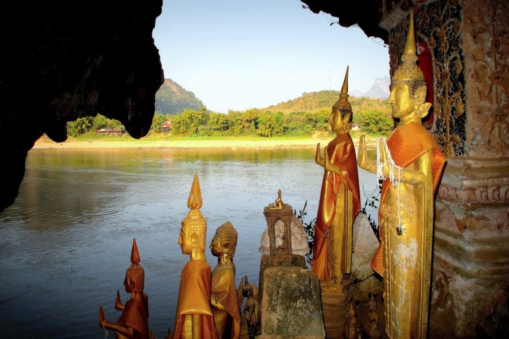 LAOS CRUISING PRIVATE TOUR TO GOLDEN TRIANGLE LAOS CRUISING PRIVATE TOUR TO GOLDEN TRIANGLE