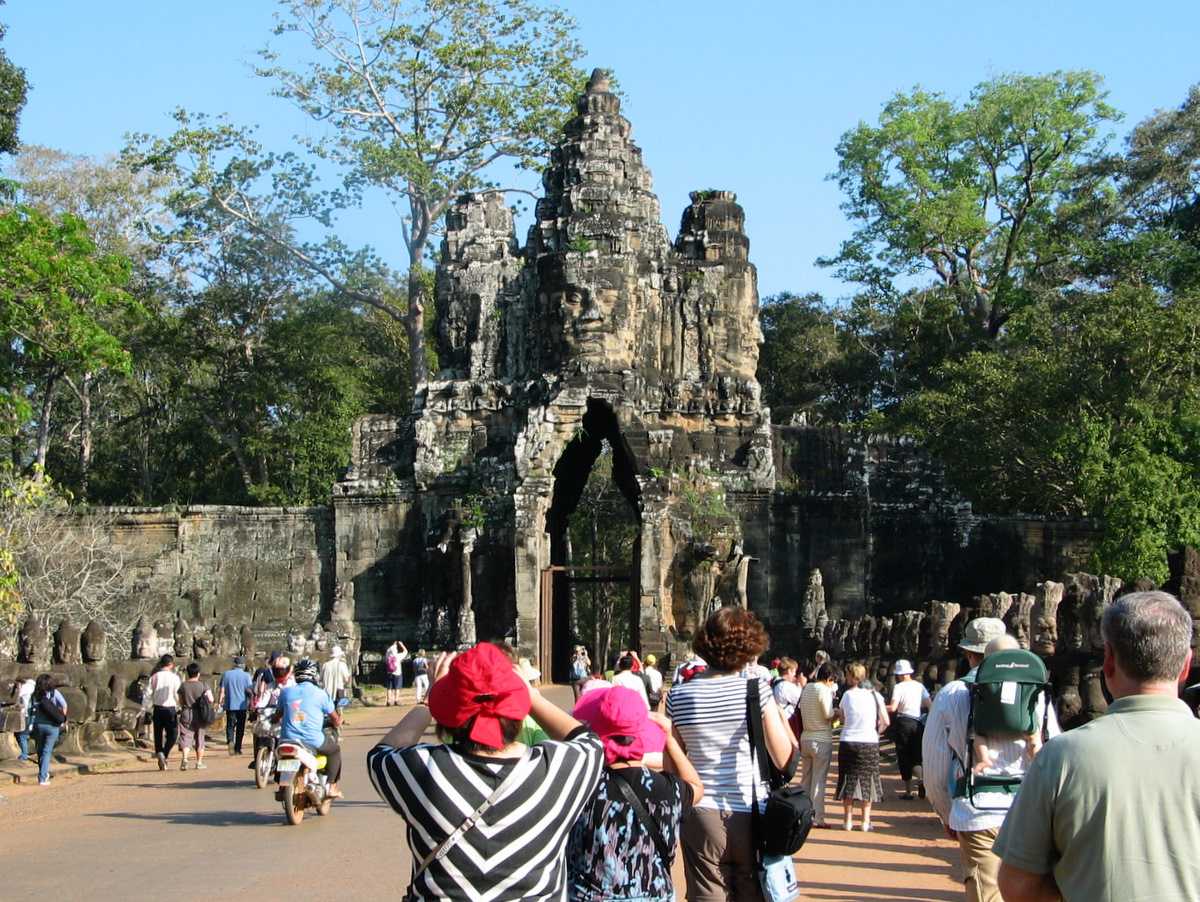LAOS AND CAMBODIA COMBINATION TOUR LAOS AND CAMBODIA COMBINATION TOUR