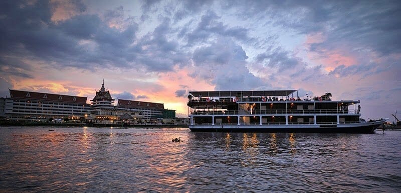 Siem Reap Cruise Tour to Phnom Penh by Toum Tiou Cruise Siem Reap Cruise Tour to Phnom Penh by Toum Tiou Cruise