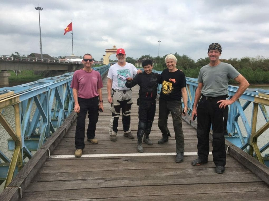 Hue Group Tours to DMZ & Vinh Moc Tunnels, Hue Set Departure Tours Hue Group Tours to DMZ & Vinh Moc Tunnels, Hue Set Departure Tours