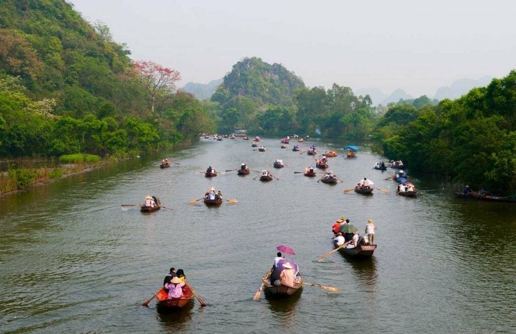 HANOI SET DEPARTURE TOUR TO PERFUME PAGODA