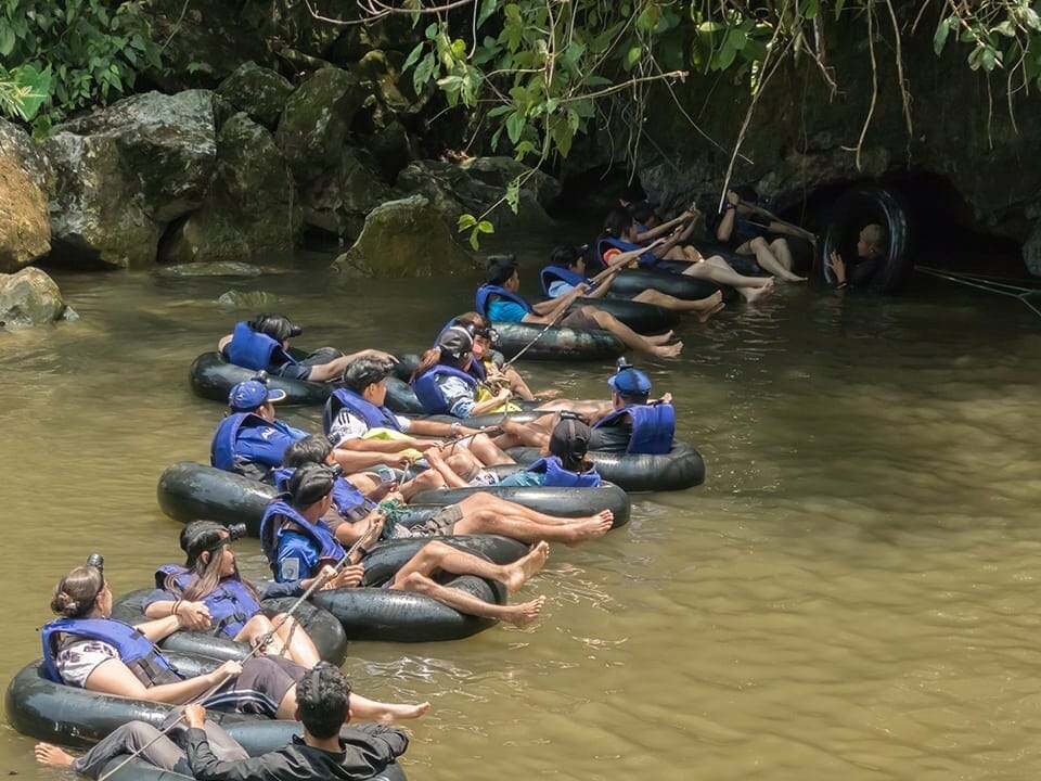 VANG VIENG DAILY KAYAKING TOUR VANG VIENG DAILY KAYAKING TOUR