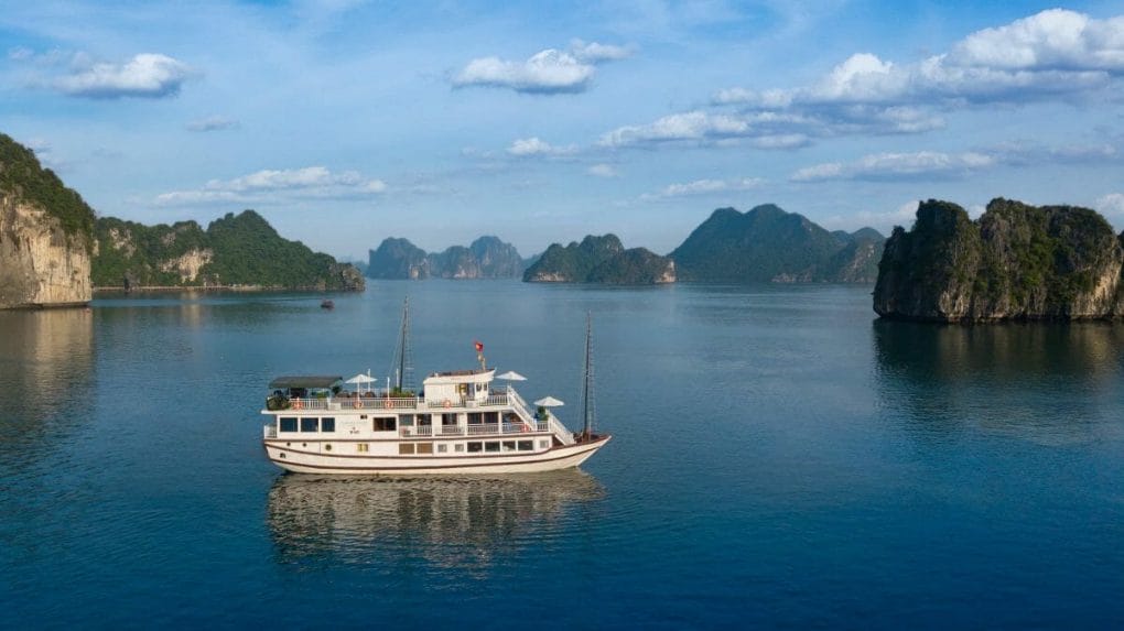 5-DAY SPECIAL PACKAGE TOUR WITH LUXURY FLAMINGO CRUISE